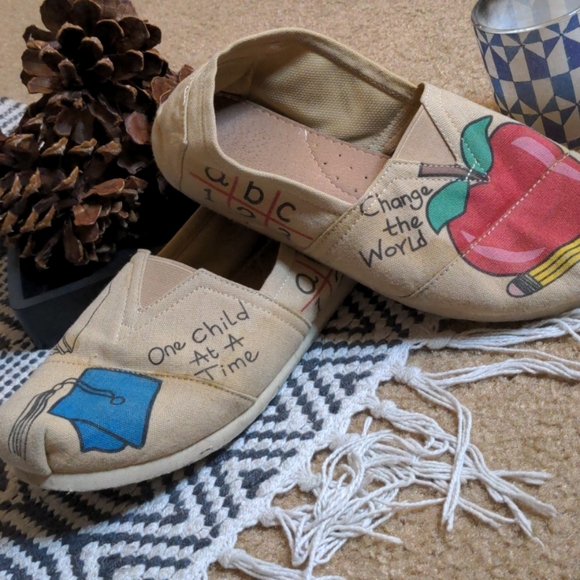 🌼 Size 7 - Teacher Shoes - 'Toms-Inspired'🌼 - Picture 5 of 6